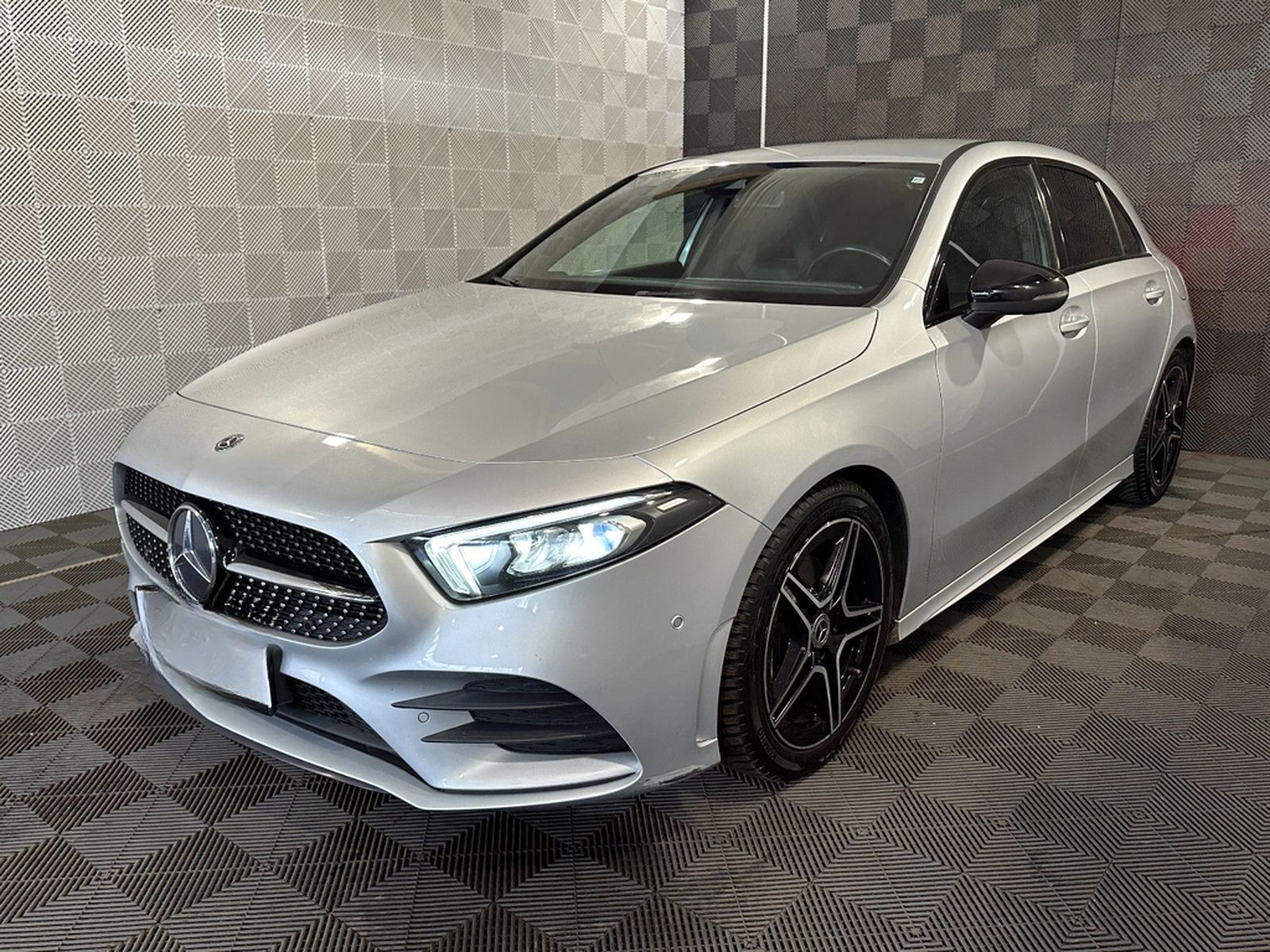 Mercedes-Benz A 200*AMG LINE*NIGHT-LED-TEMPO-MBUX-R.KAM-SPUR foto 2