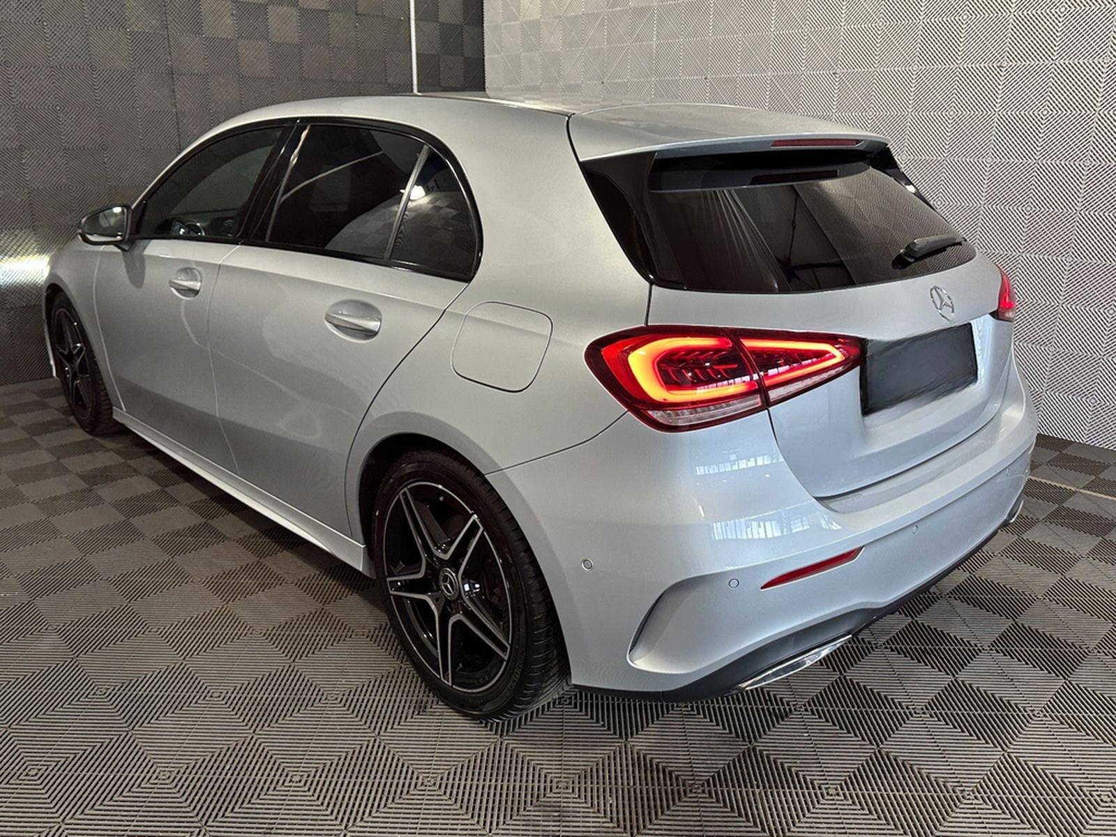 Mercedes-Benz A 200*AMG LINE*NIGHT-LED-TEMPO-MBUX-R.KAM-SPUR foto 3