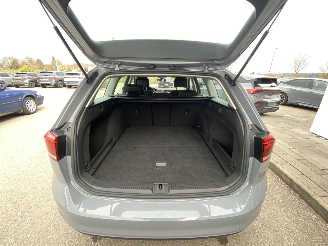Volkswagen Passat Variant 2.0 TDI DSG Business AHK+APP-CONN foto 12