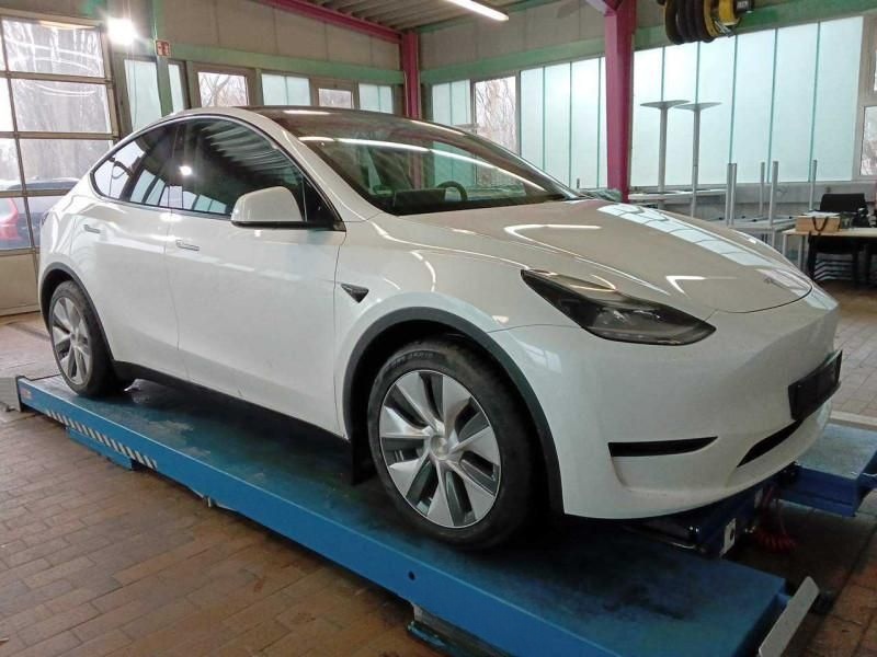 Tesla Model Y Basis RWD LEDER AHK KI KAM UVM foto 6