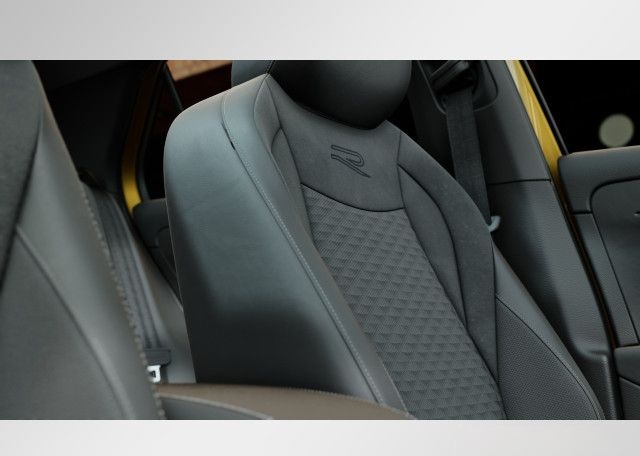 Volkswagen T-Roc R-Line 1.5 eTSI IQ.Light IQ.Drive Pano Nav foto 11