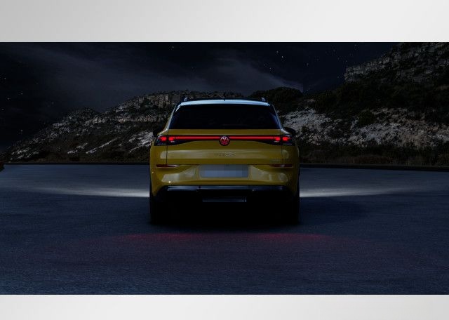 Volkswagen T-Roc R-Line 1.5 eTSI IQ.Light IQ.Drive Pano Nav foto 16