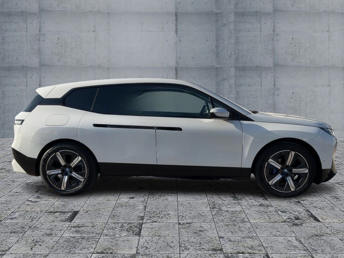 BMW IX xDrive40 SPORT LED+NAVI+360°+HuD+GRA+APP+AHK foto 7