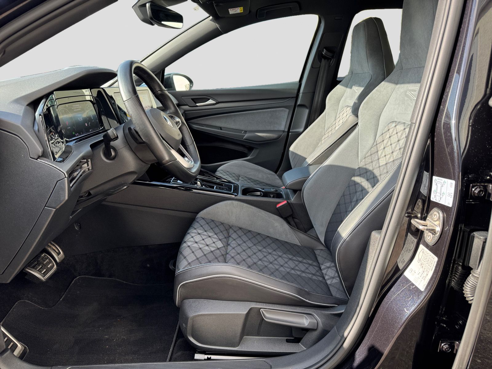 Volkswagen Golf VIII Variant R-Line BlackStyle 2.0TSI DSG A foto 10