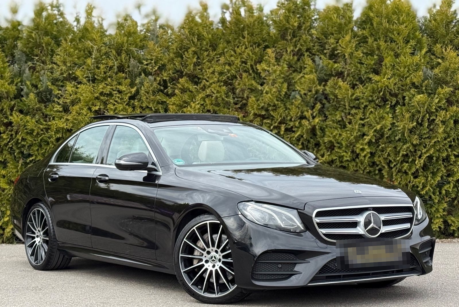 Mercedes-Benz E 350d Limousine*1.HAND*AMG LINE*PANO*LED* foto 2
