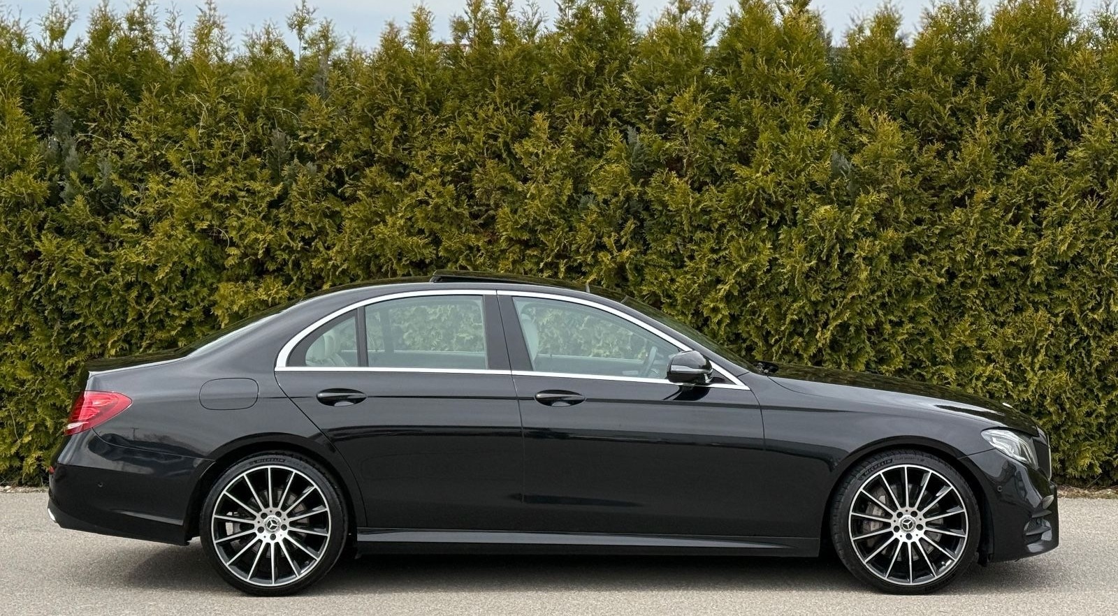 Mercedes-Benz E 350d Limousine*1.HAND*AMG LINE*PANO*LED* foto 11