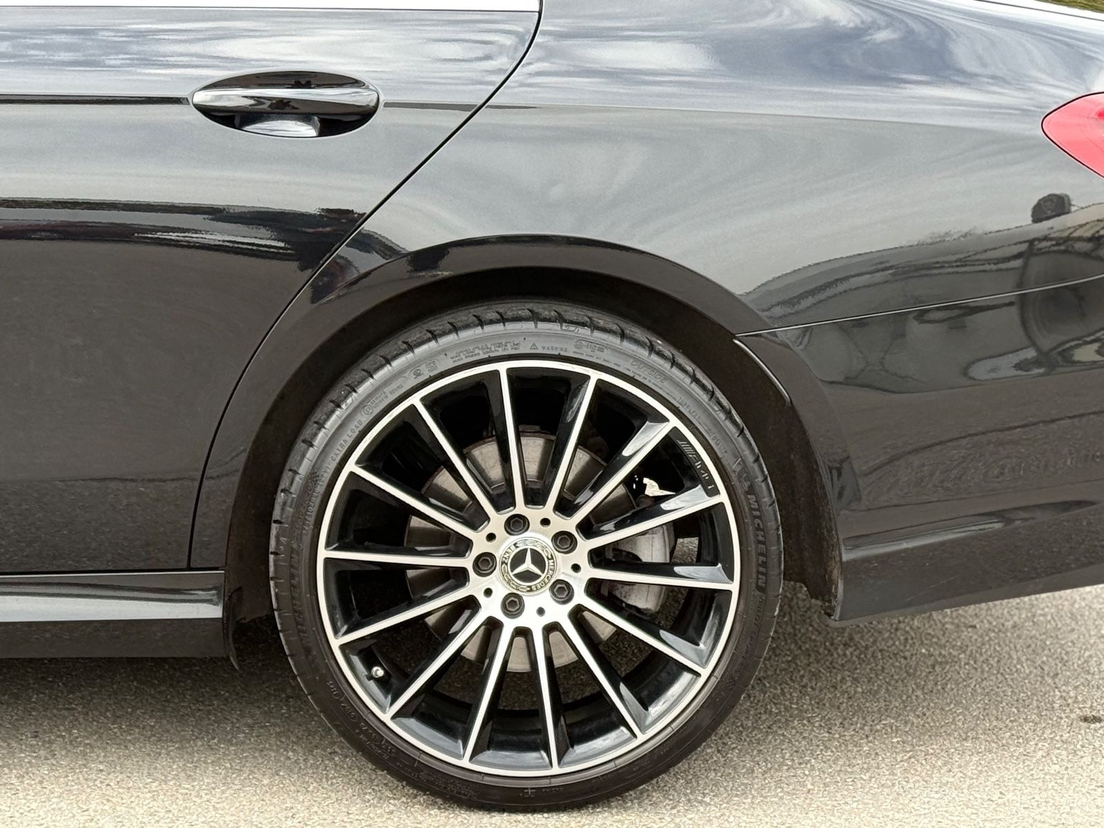 Mercedes-Benz E 350d Limousine*1.HAND*AMG LINE*PANO*LED* foto 21