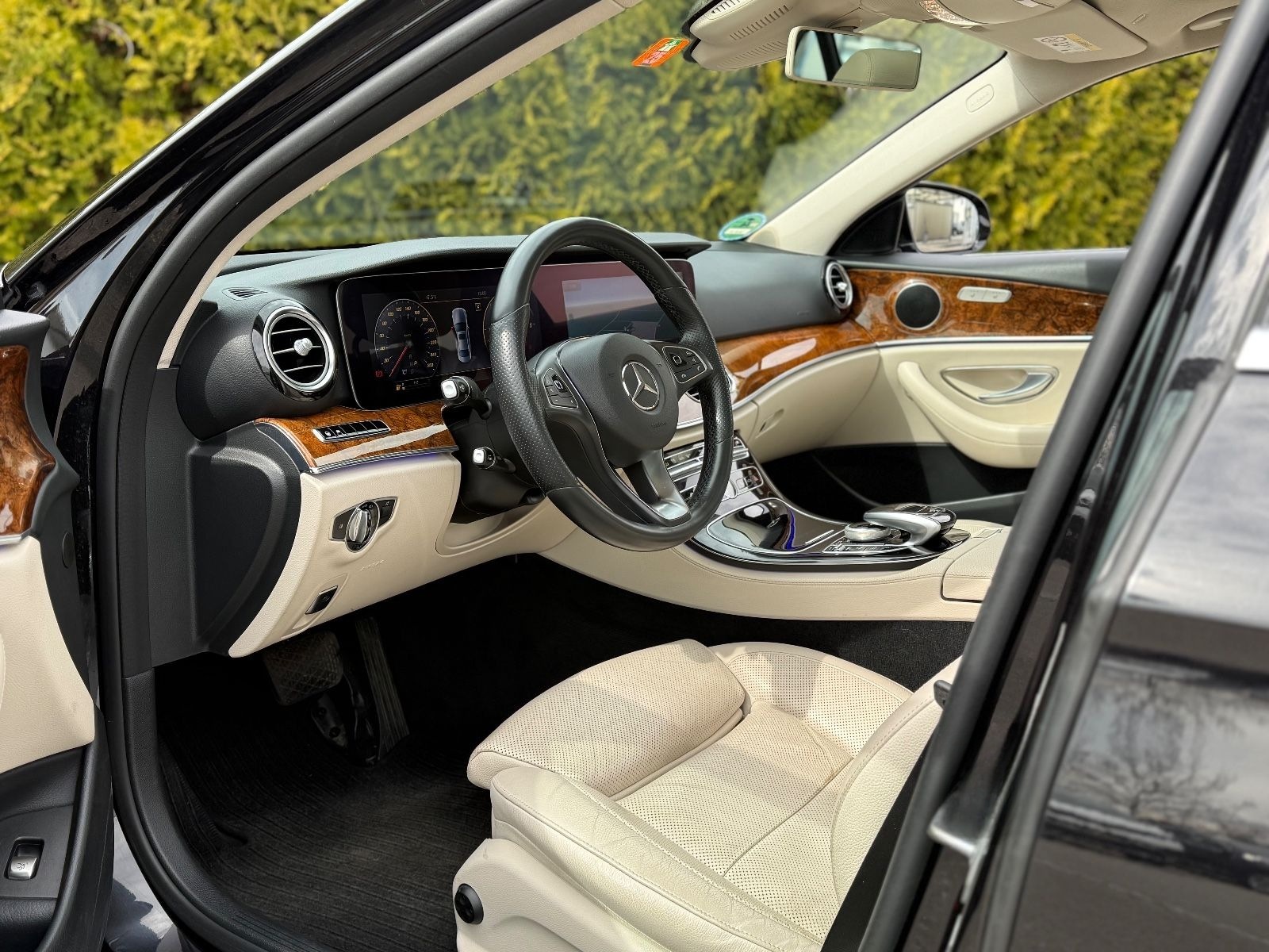 Mercedes-Benz E 350d Limousine*1.HAND*AMG LINE*PANO*LED* foto 23