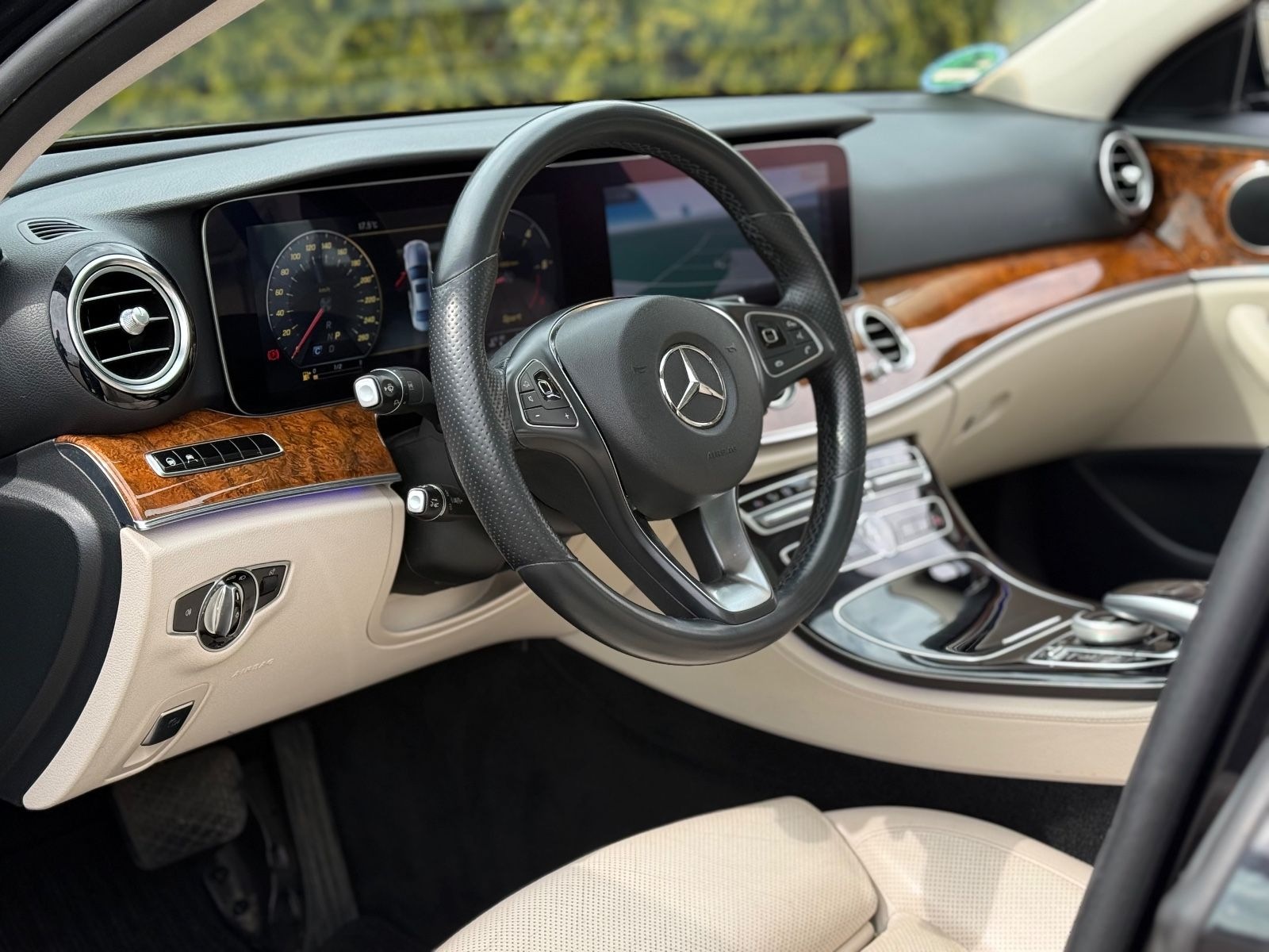 Mercedes-Benz E 350d Limousine*1.HAND*AMG LINE*PANO*LED* foto 24
