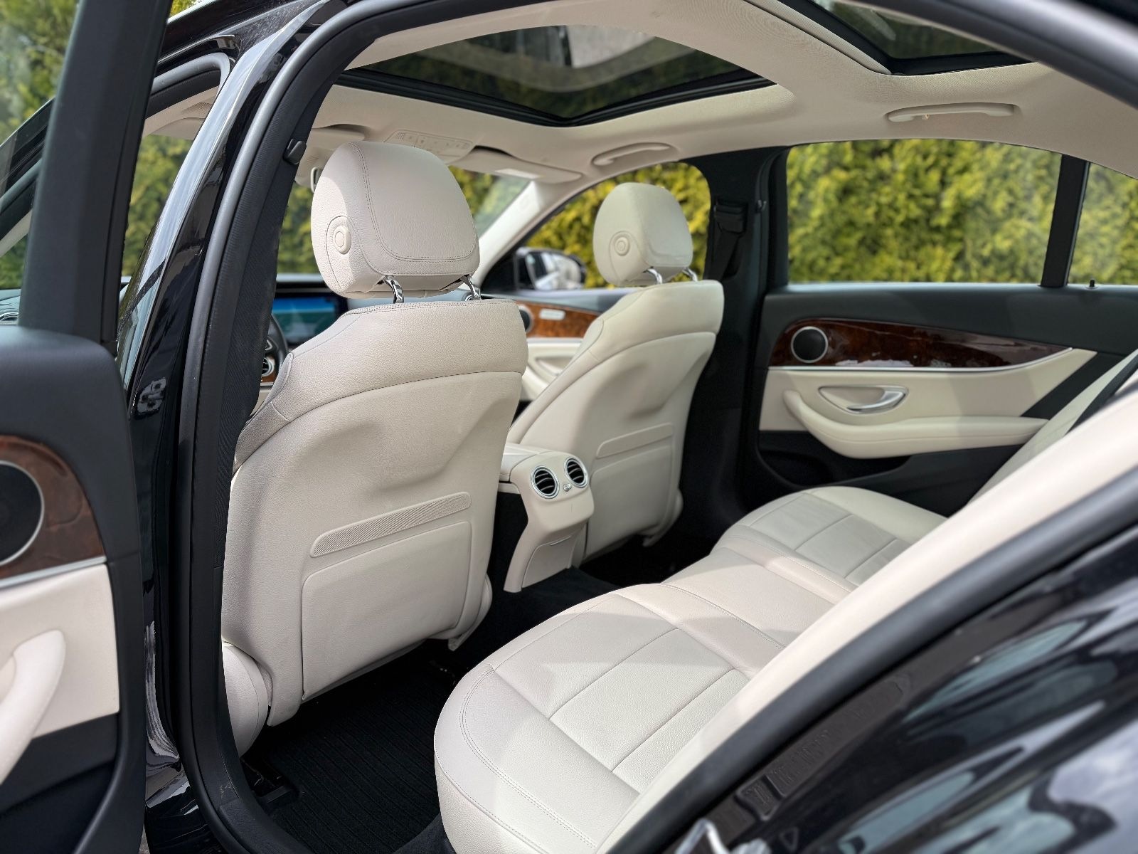 Mercedes-Benz E 350d Limousine*1.HAND*AMG LINE*PANO*LED* foto 27