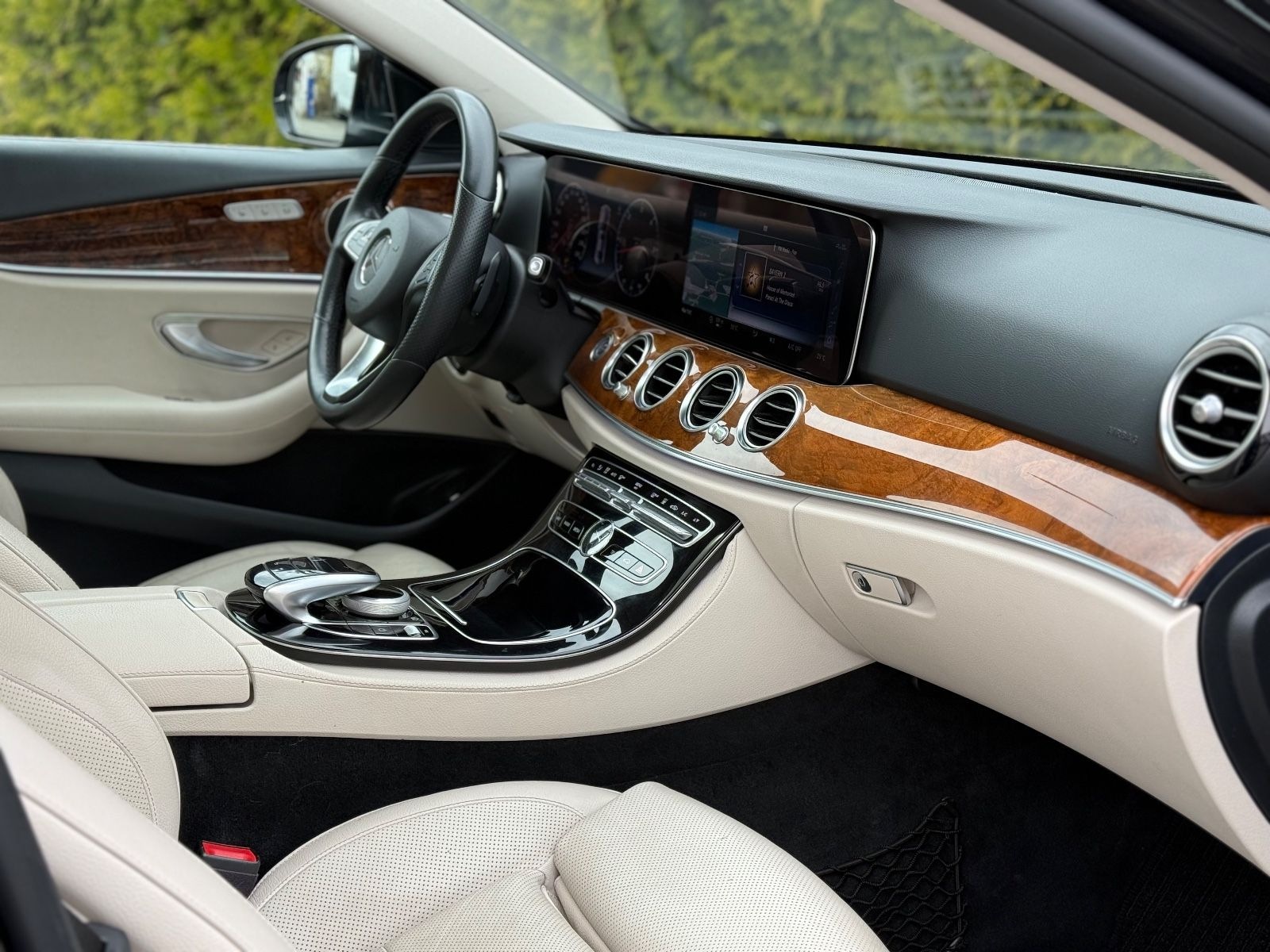 Mercedes-Benz E 350d Limousine*1.HAND*AMG LINE*PANO*LED* foto 30