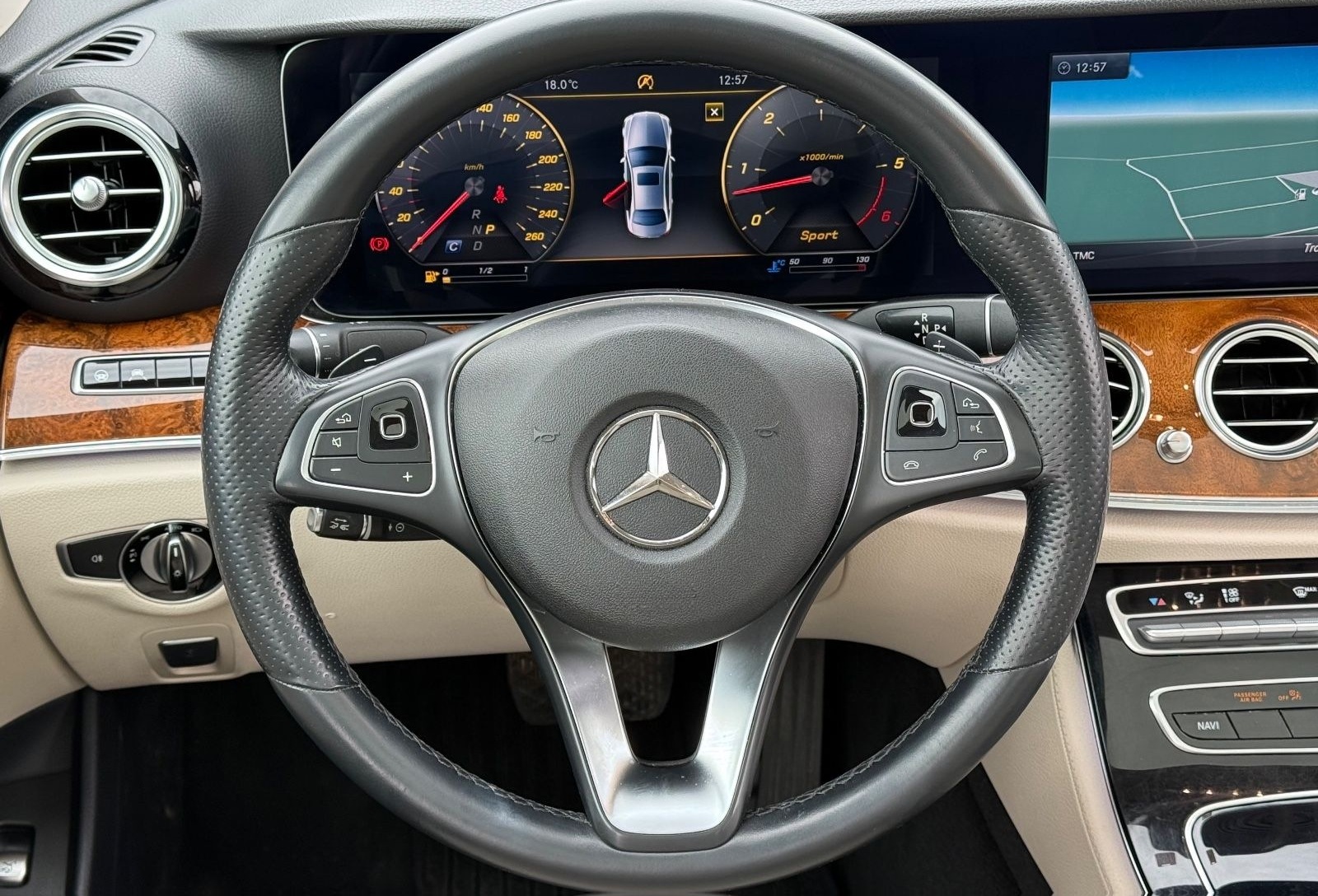 Mercedes-Benz E 350d Limousine*1.HAND*AMG LINE*PANO*LED* foto 34