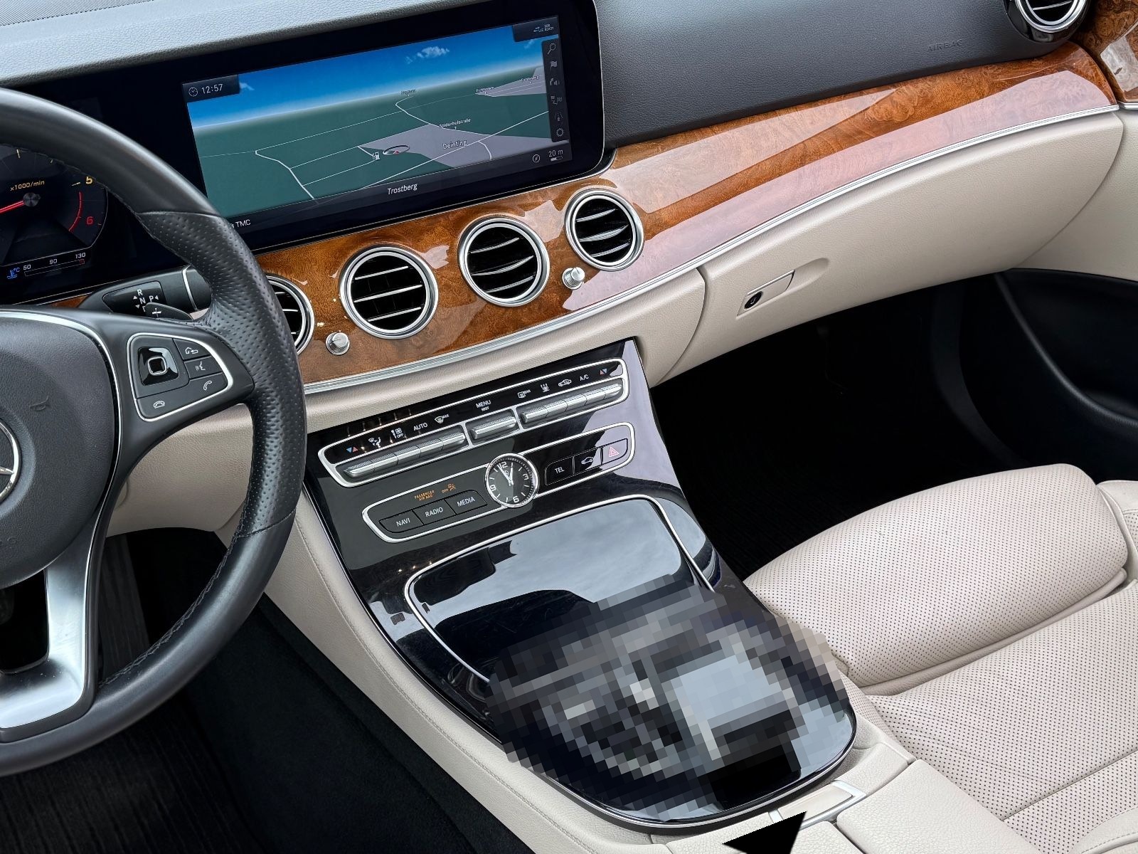 Mercedes-Benz E 350d Limousine*1.HAND*AMG LINE*PANO*LED* foto 40