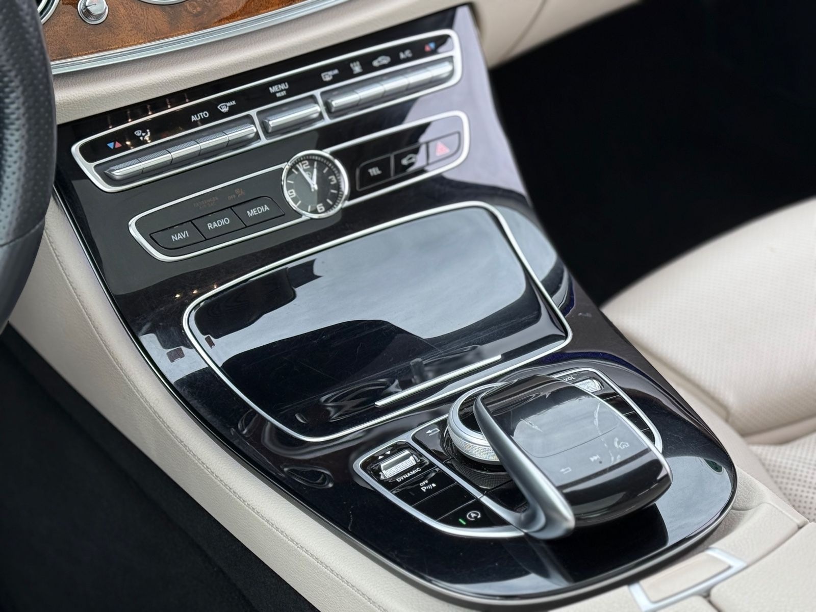 Mercedes-Benz E 350d Limousine*1.HAND*AMG LINE*PANO*LED* foto 41