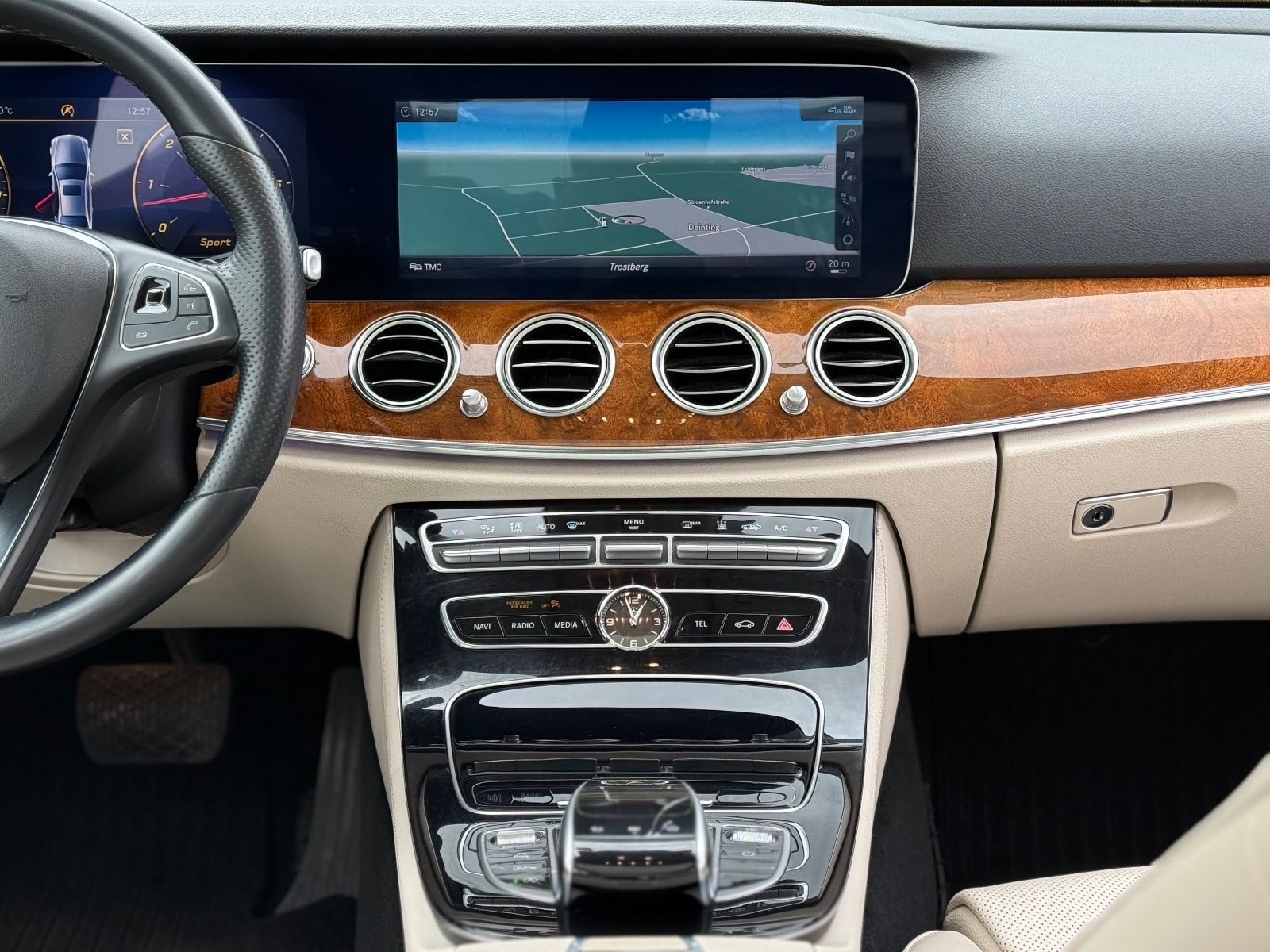 Mercedes-Benz E 350d Limousine*1.HAND*AMG LINE*PANO*LED* foto 42