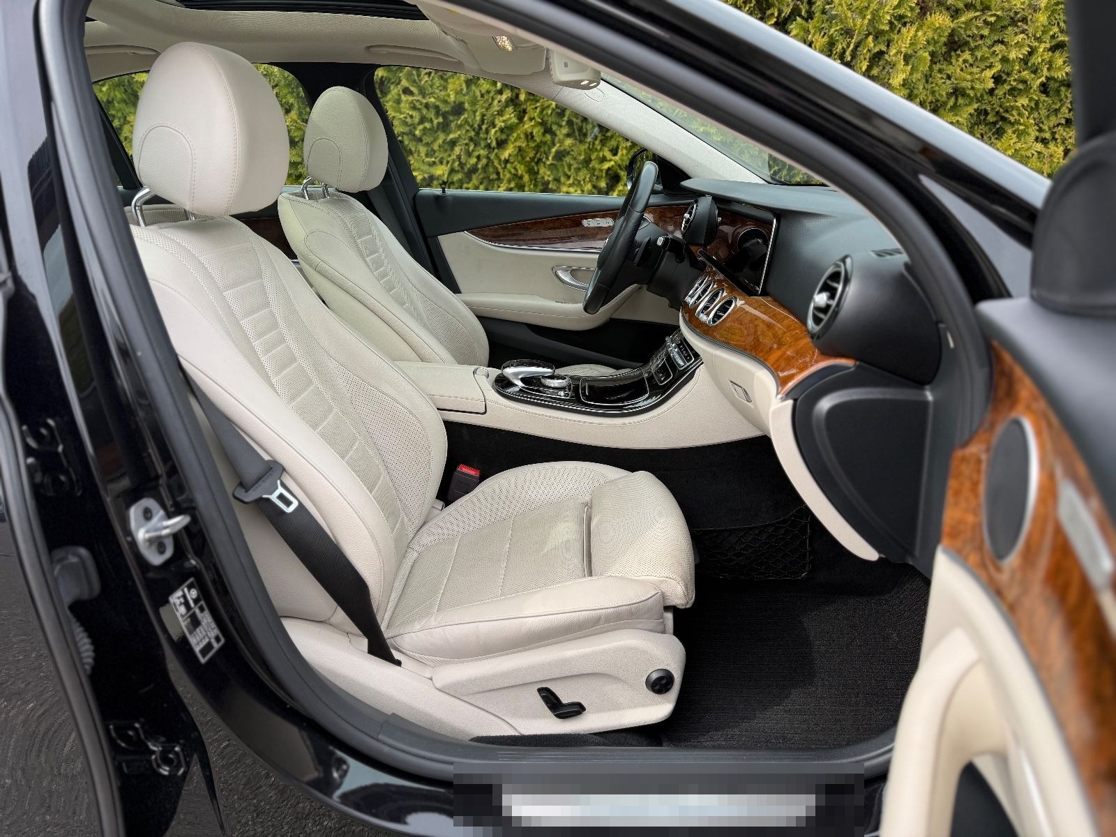 Mercedes-Benz E 350d Limousine*1.HAND*AMG LINE*PANO*LED* foto 46