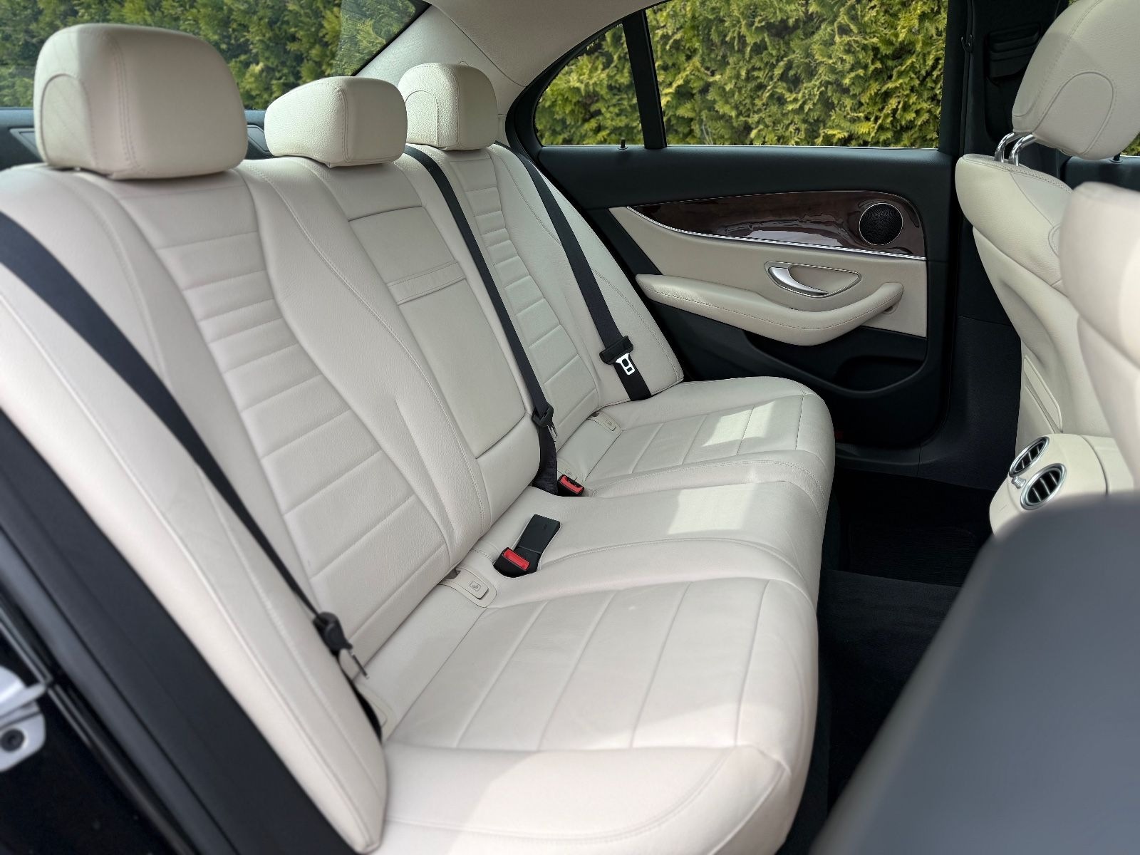 Mercedes-Benz E 350d Limousine*1.HAND*AMG LINE*PANO*LED* foto 49