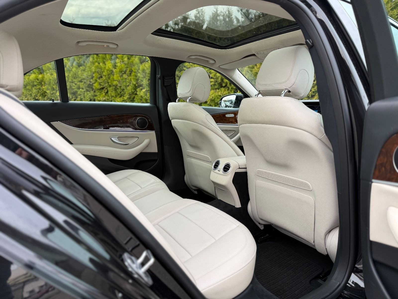 Mercedes-Benz E 350d Limousine*1.HAND*AMG LINE*PANO*LED* foto 50