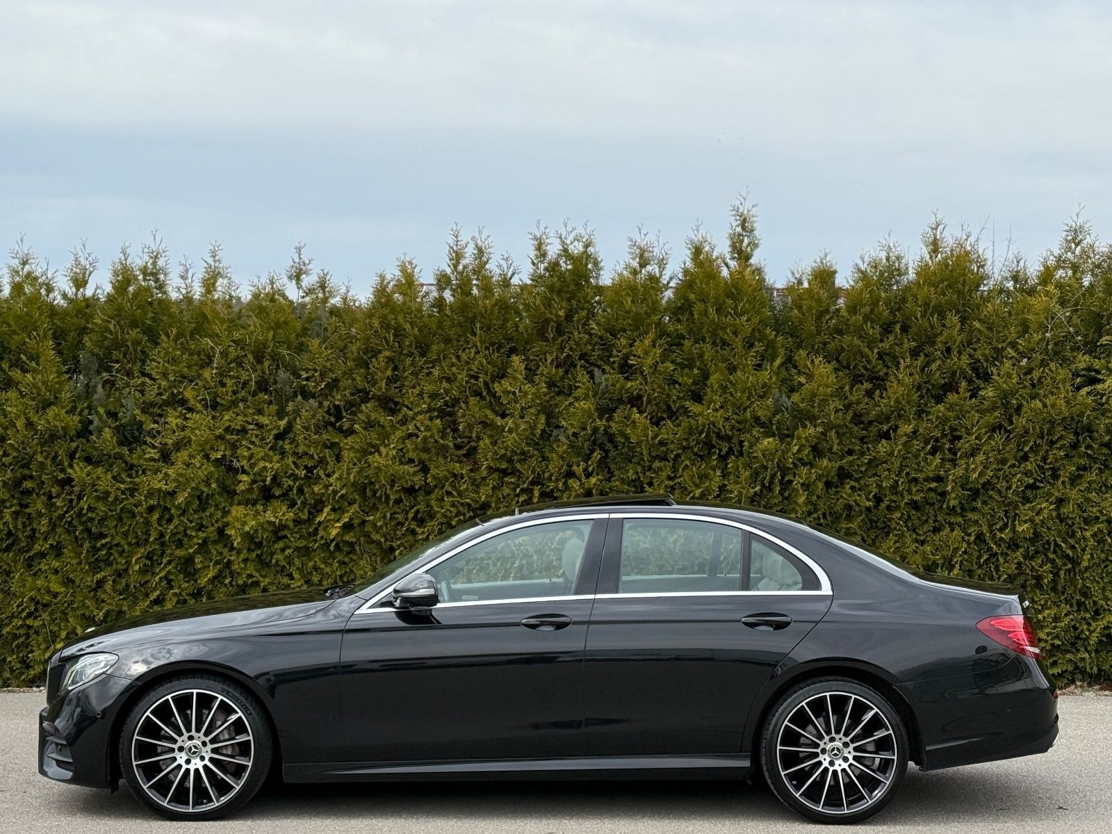 Mercedes-Benz E 350d Limousine*1.HAND*AMG LINE*PANO*LED* foto 10
