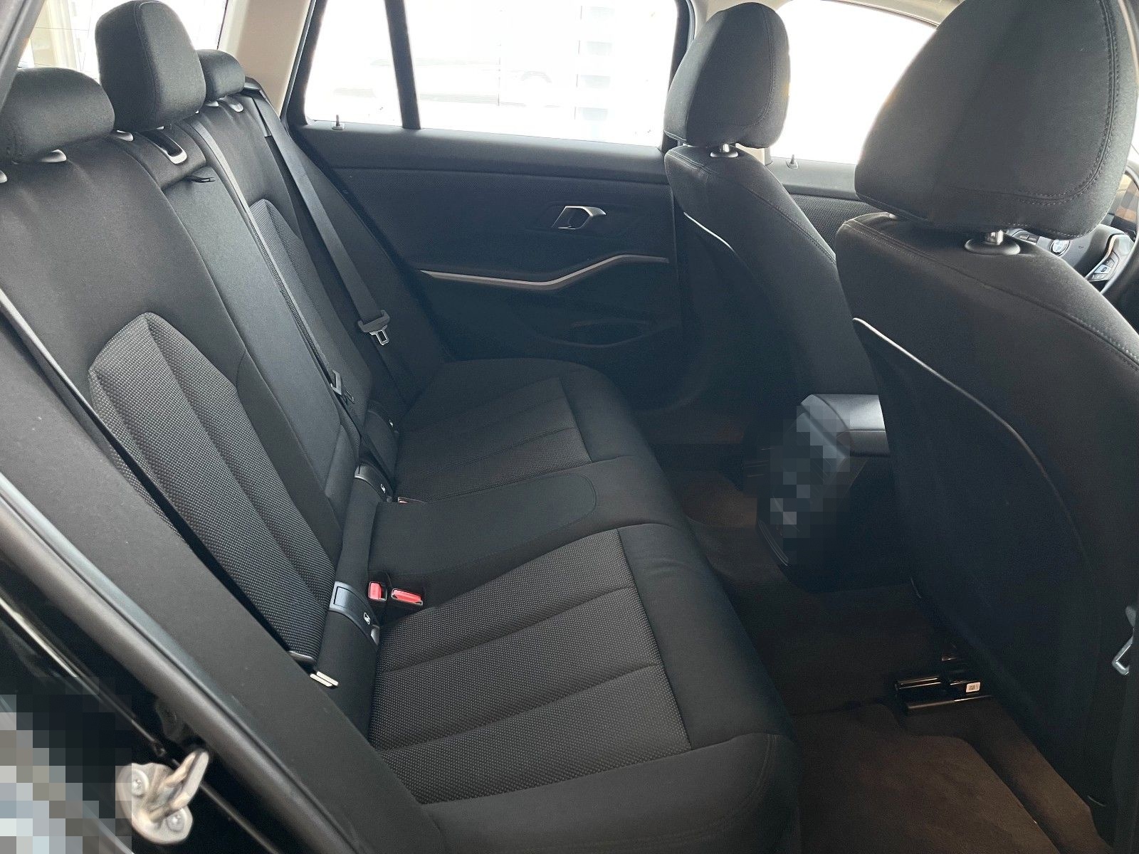 BMW 318i Touring Aut. Neues Model Unfallfrei foto 11