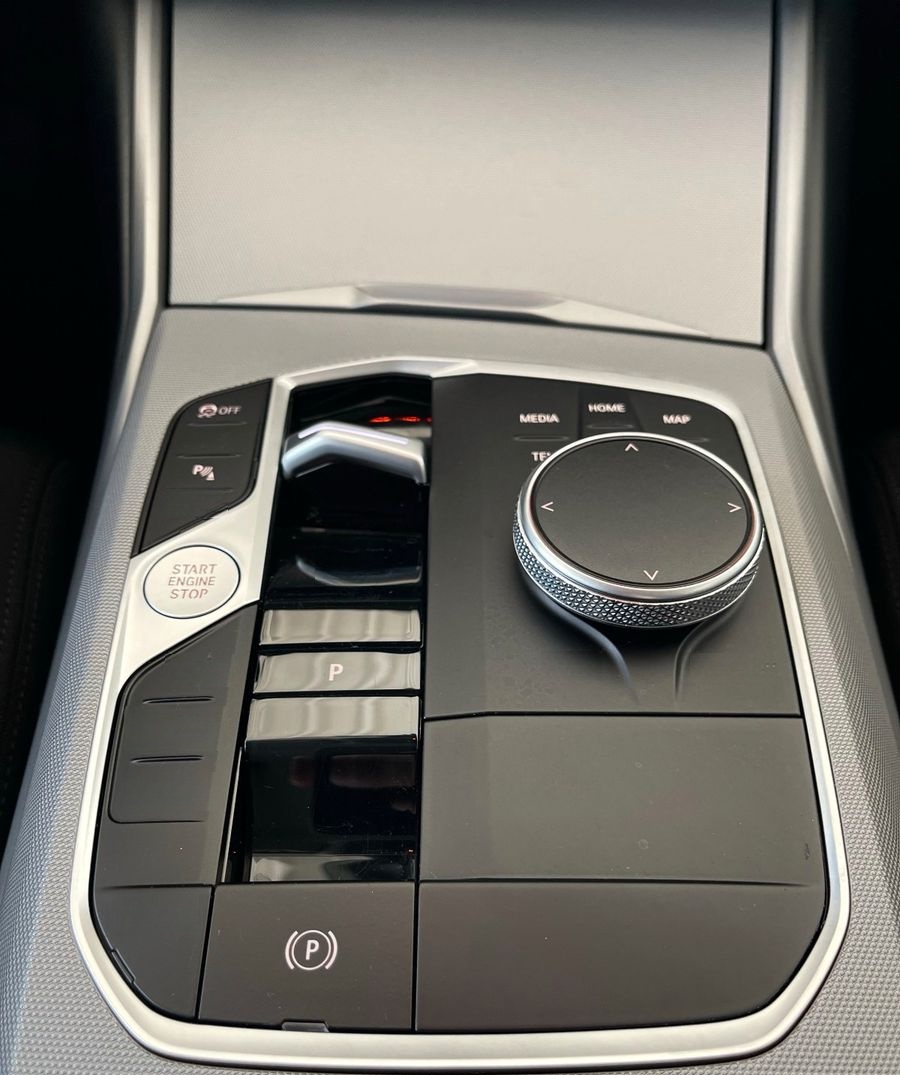 BMW 318i Touring Aut. Neues Model Unfallfrei foto 15