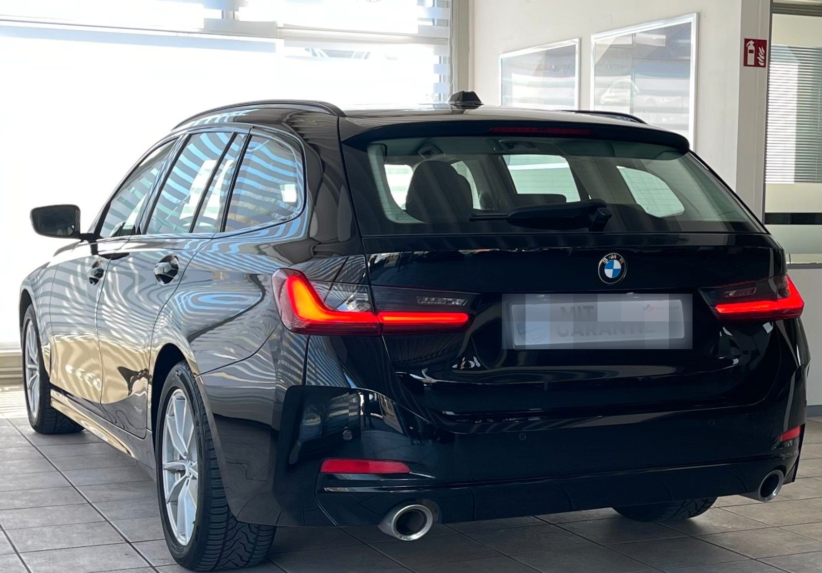 BMW 318i Touring Aut. Neues Model Unfallfrei foto 3