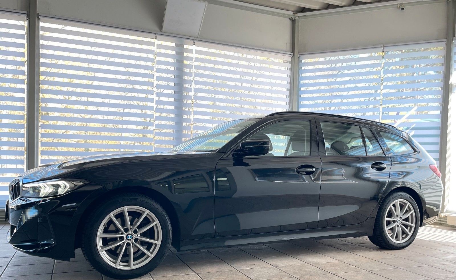 BMW 318i Touring Aut. Neues Model Unfallfrei foto 5