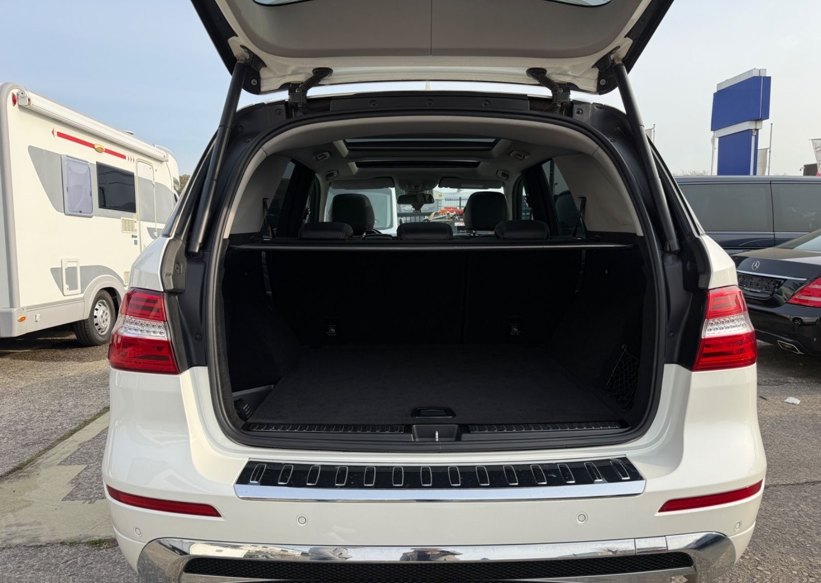 Mercedes-Benz ML 350 CDI BlueT/AMG/Xenon/Kamera/Leder/Panor foto 17