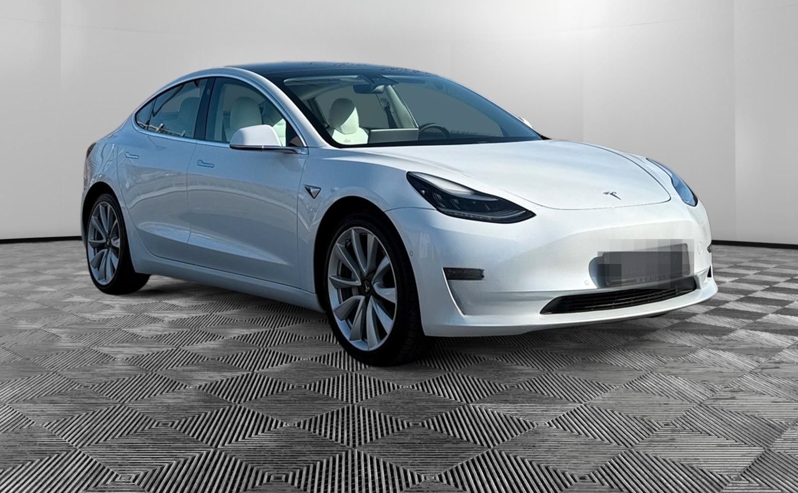 Tesla Model 3 Long Range Dual White-Interior Anhängerk foto 3