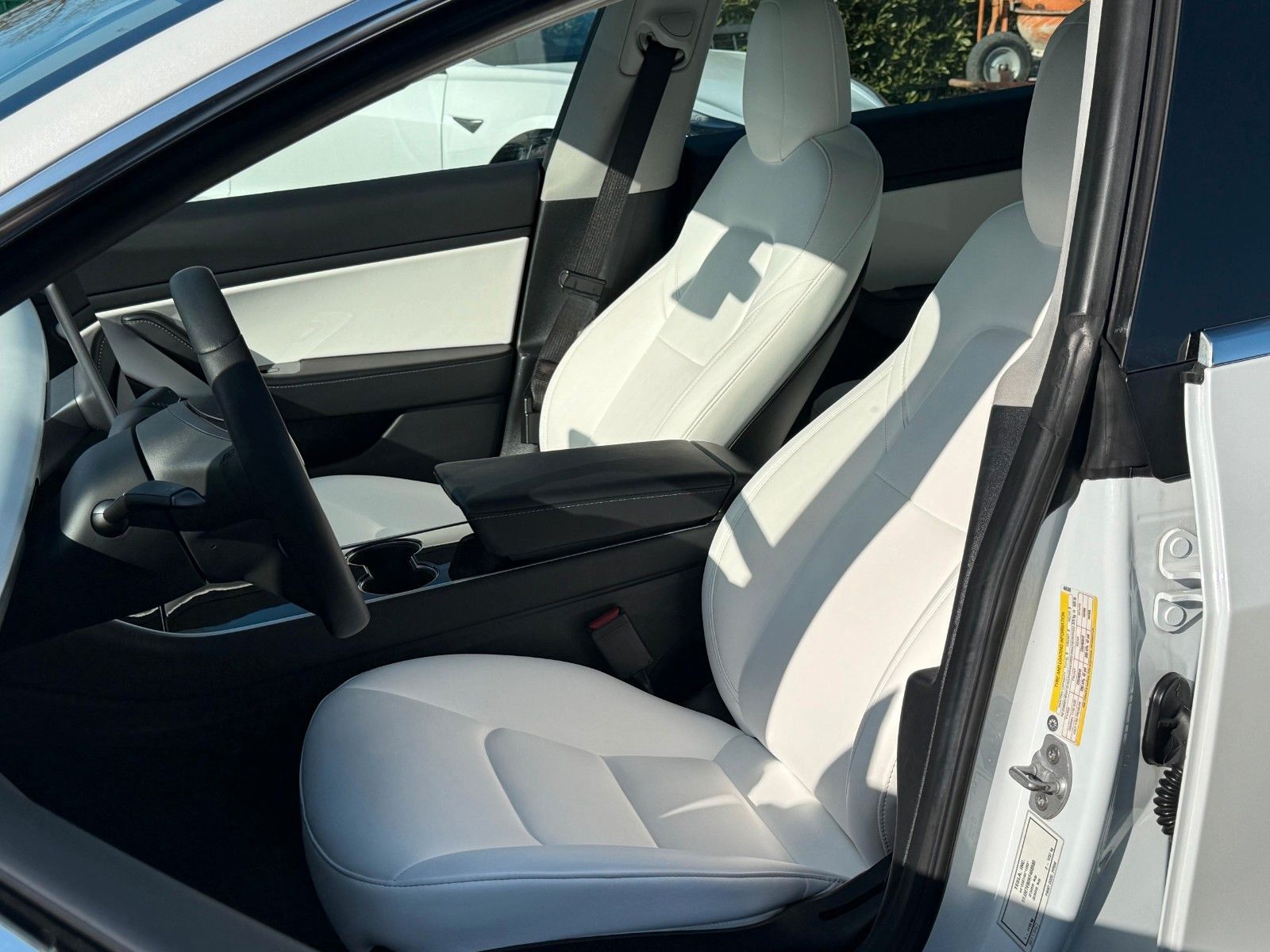Tesla Model 3 Long Range Dual White-Interior Anhängerk foto 8