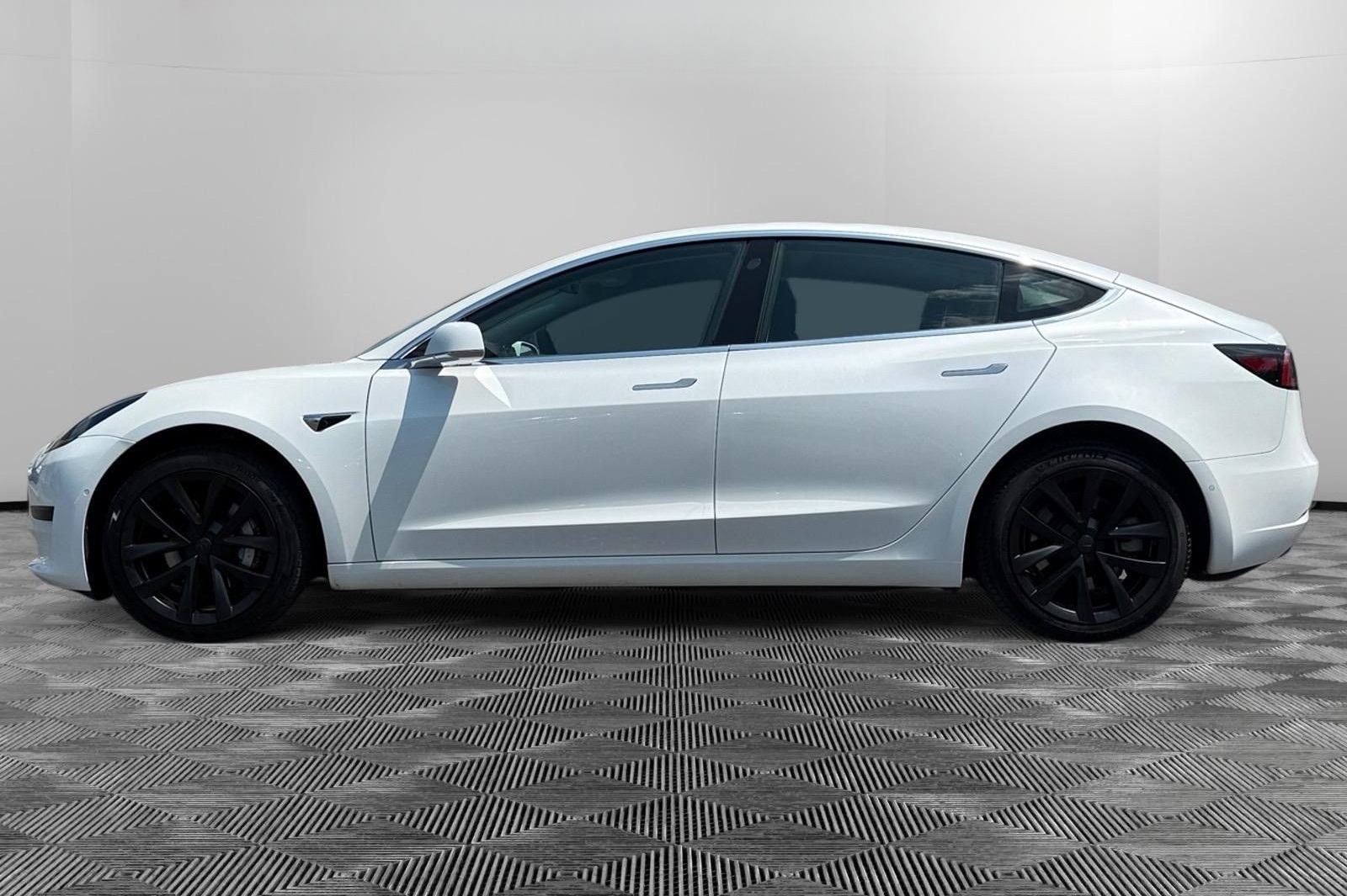Tesla Model 3 Standard Range Plus Premium foto 4