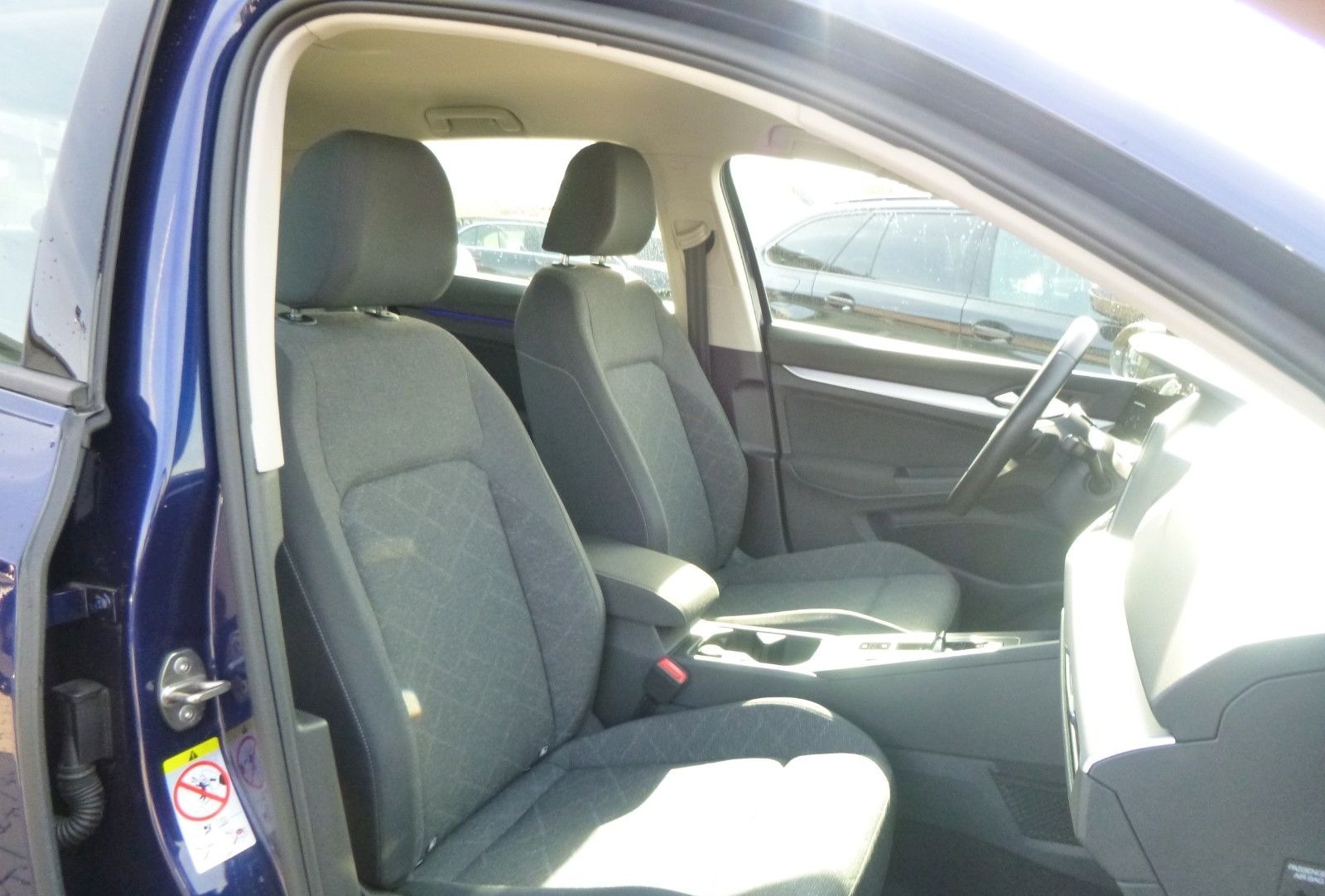 Volkswagen Golf VIII  1,0 eTSI Life >AUT/NAV/LED/KAM/SHZ< foto 11