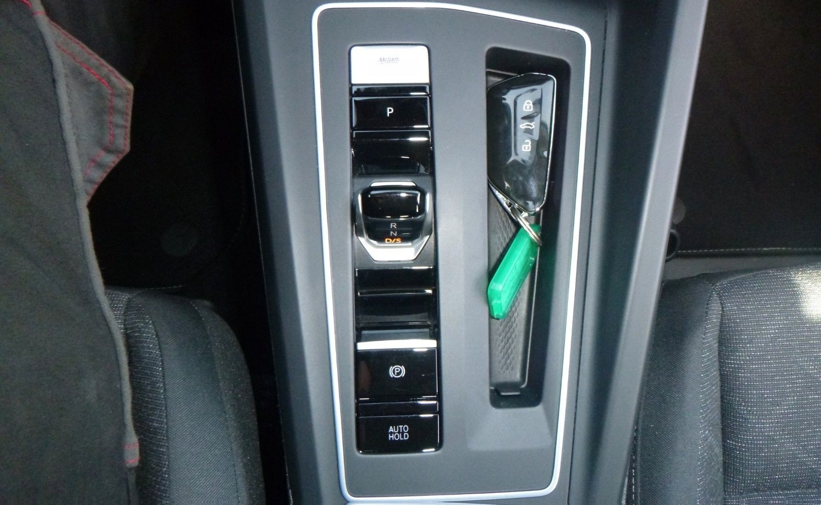 Volkswagen Golf VIII  1,0 eTSI Life >AUT/NAV/LED/KAM/SHZ< foto 13