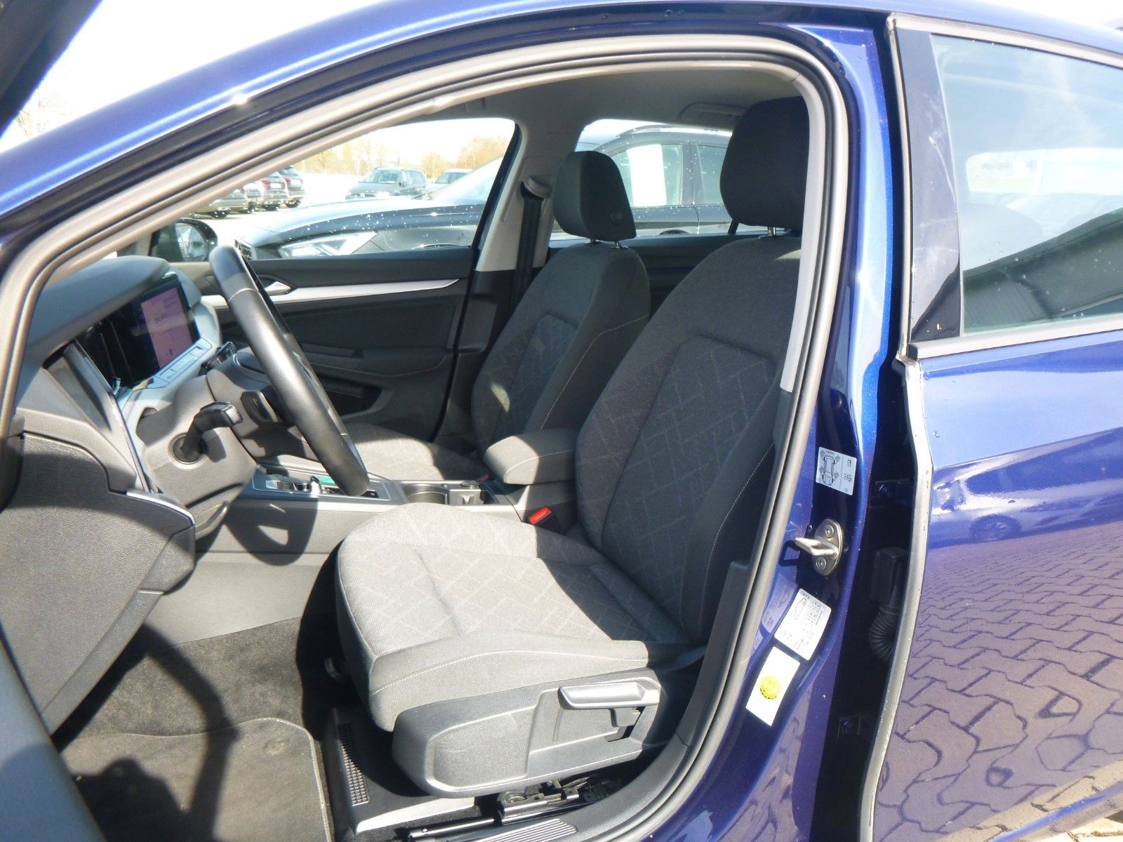 Volkswagen Golf VIII  1,0 eTSI Life >AUT/NAV/LED/KAM/SHZ< foto 9