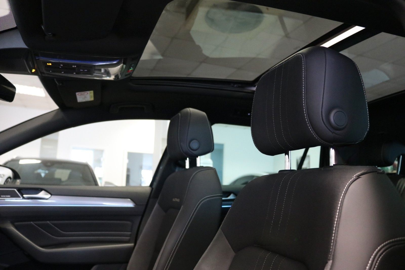 Volkswagen Passat Alltrack DCCHUD Matrix STHZ 360° Pano ACC foto 15