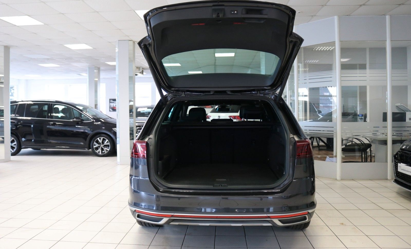 Volkswagen Passat Alltrack DCCHUD Matrix STHZ 360° Pano ACC foto 10