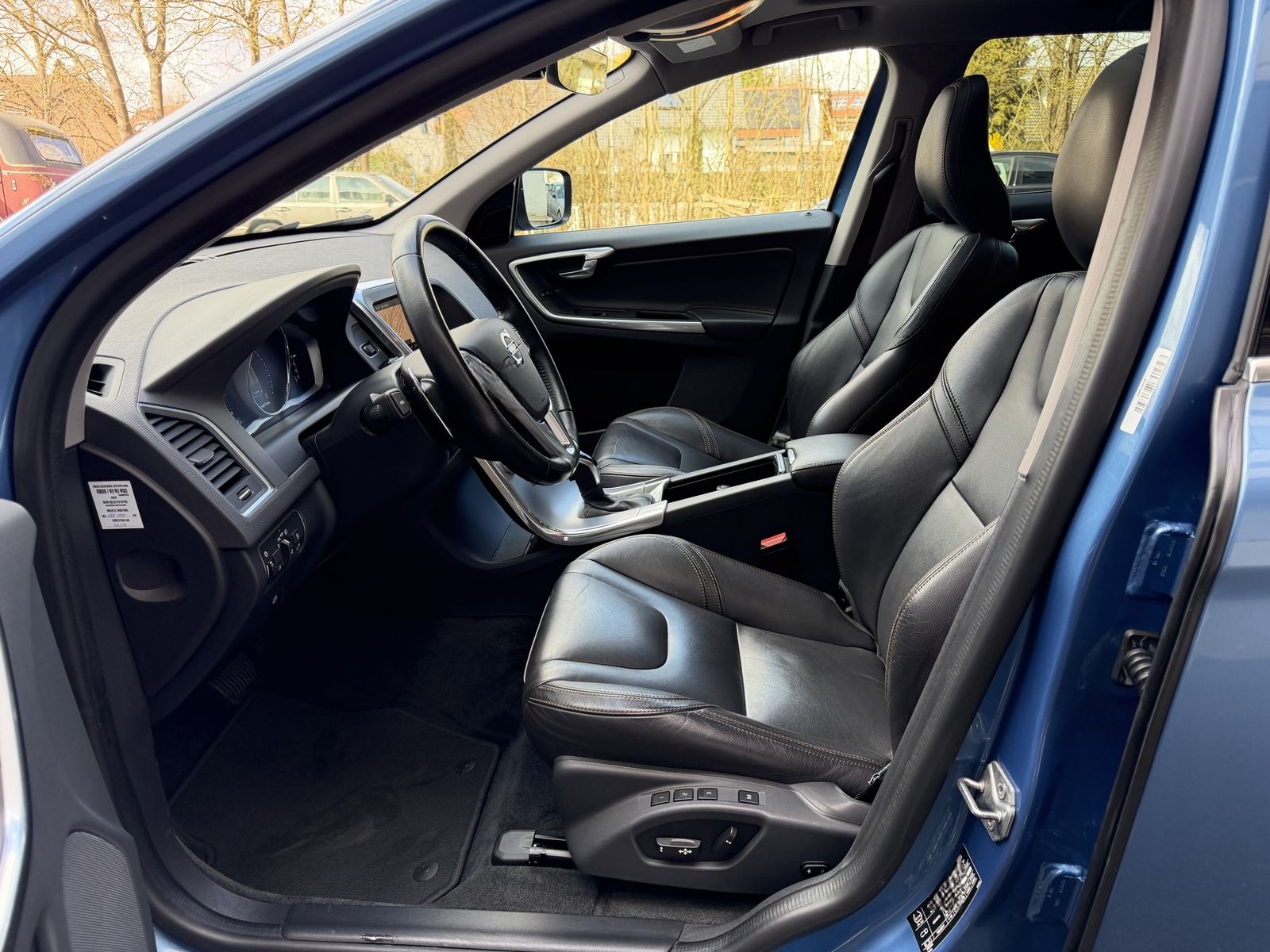 Volvo XC60 D5 Summum AWD Xenon Navi Pano Leder Senus  foto 13