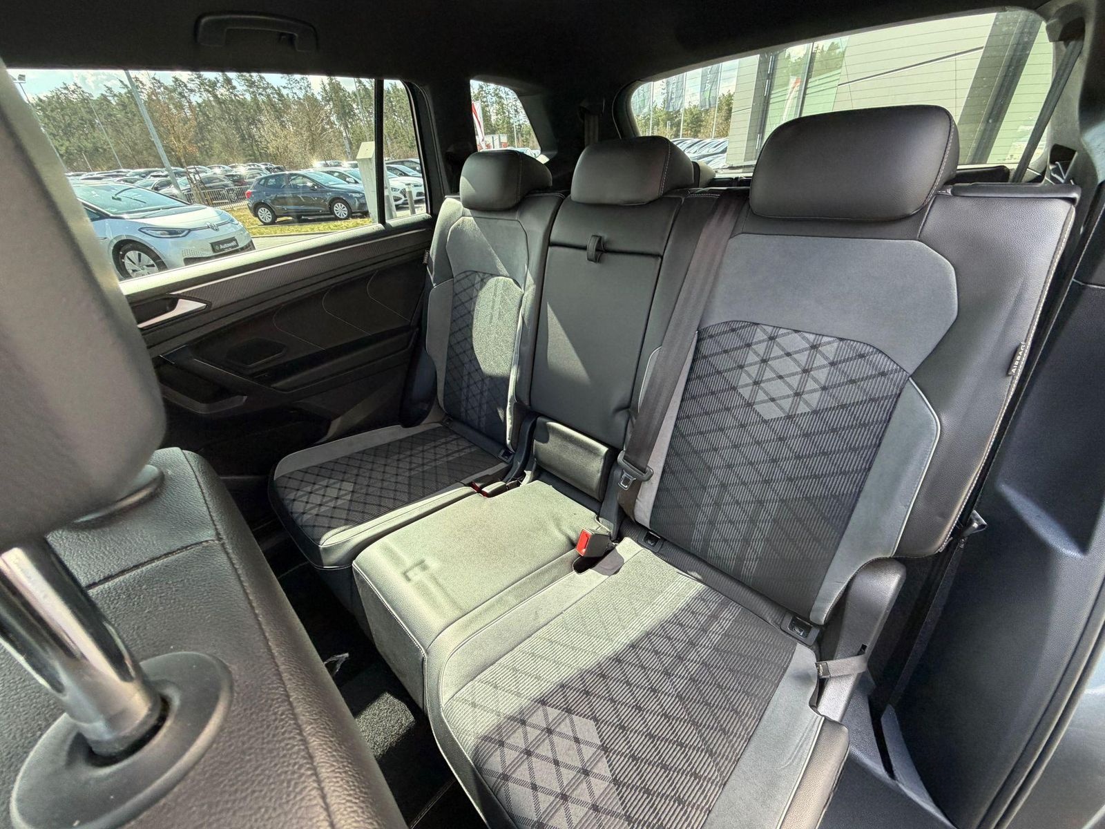 Volkswagen Tiguan Allspace 2.0 TDI 4M.R-Line/NAVI/7 SITZE/L foto 17