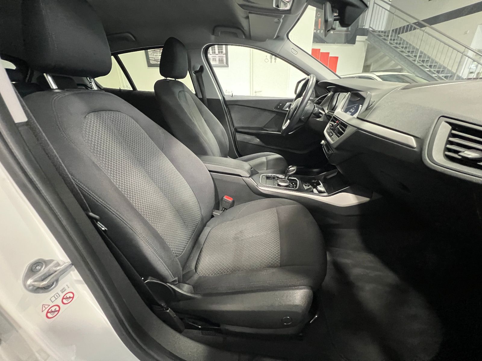 BMW 116d Lim. Automatik **Navi*AHK*SHZ*PDC** foto 16