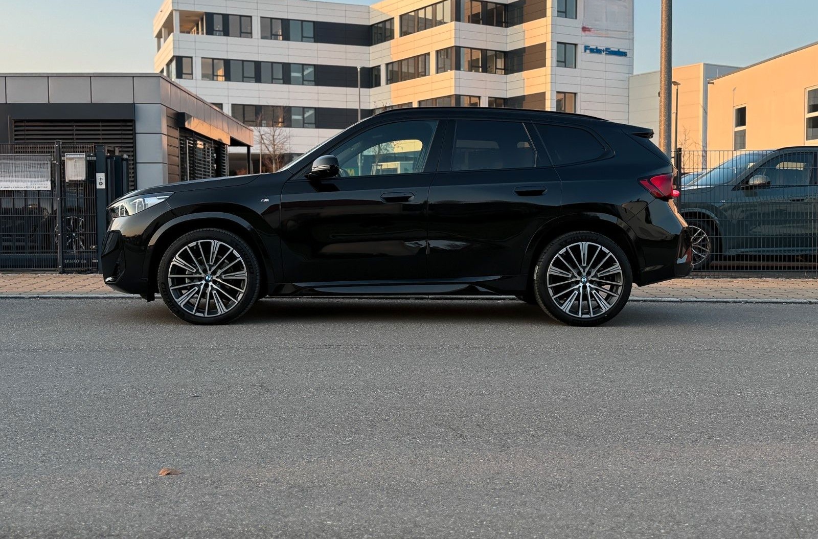 BMW X1 20 d xD M Sport AHK 20" hifi Pano HuD memory foto 21