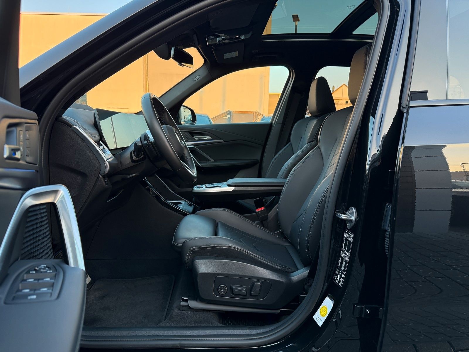 BMW X1 20 d xD M Sport AHK 20" hifi Pano HuD memory foto 24