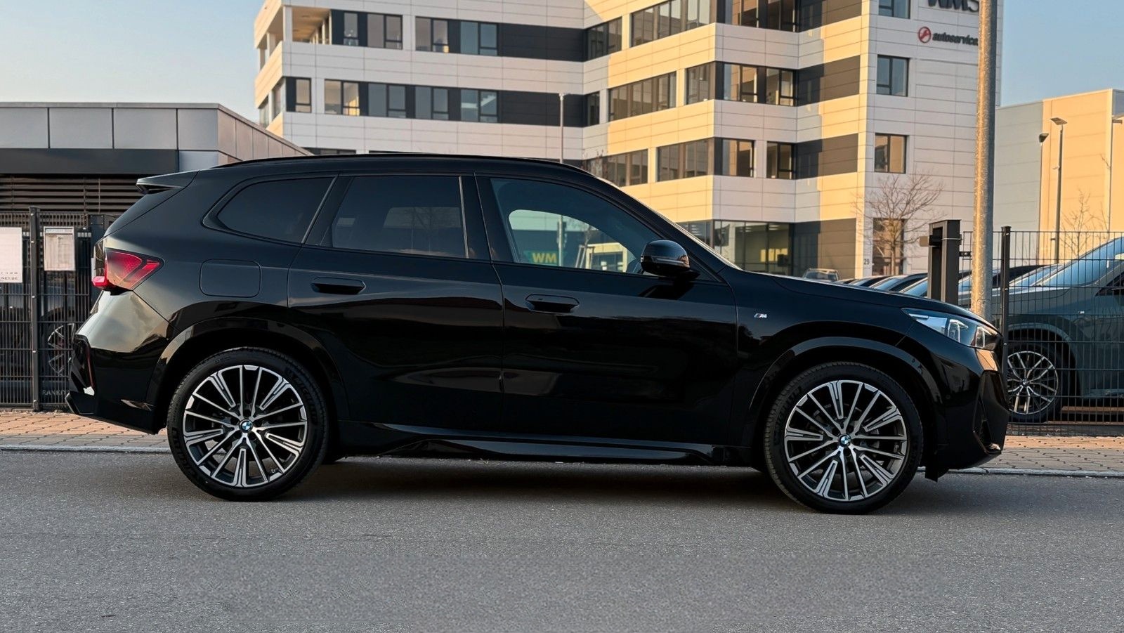 BMW X1 20 d xD M Sport AHK 20" hifi Pano HuD memory foto 8