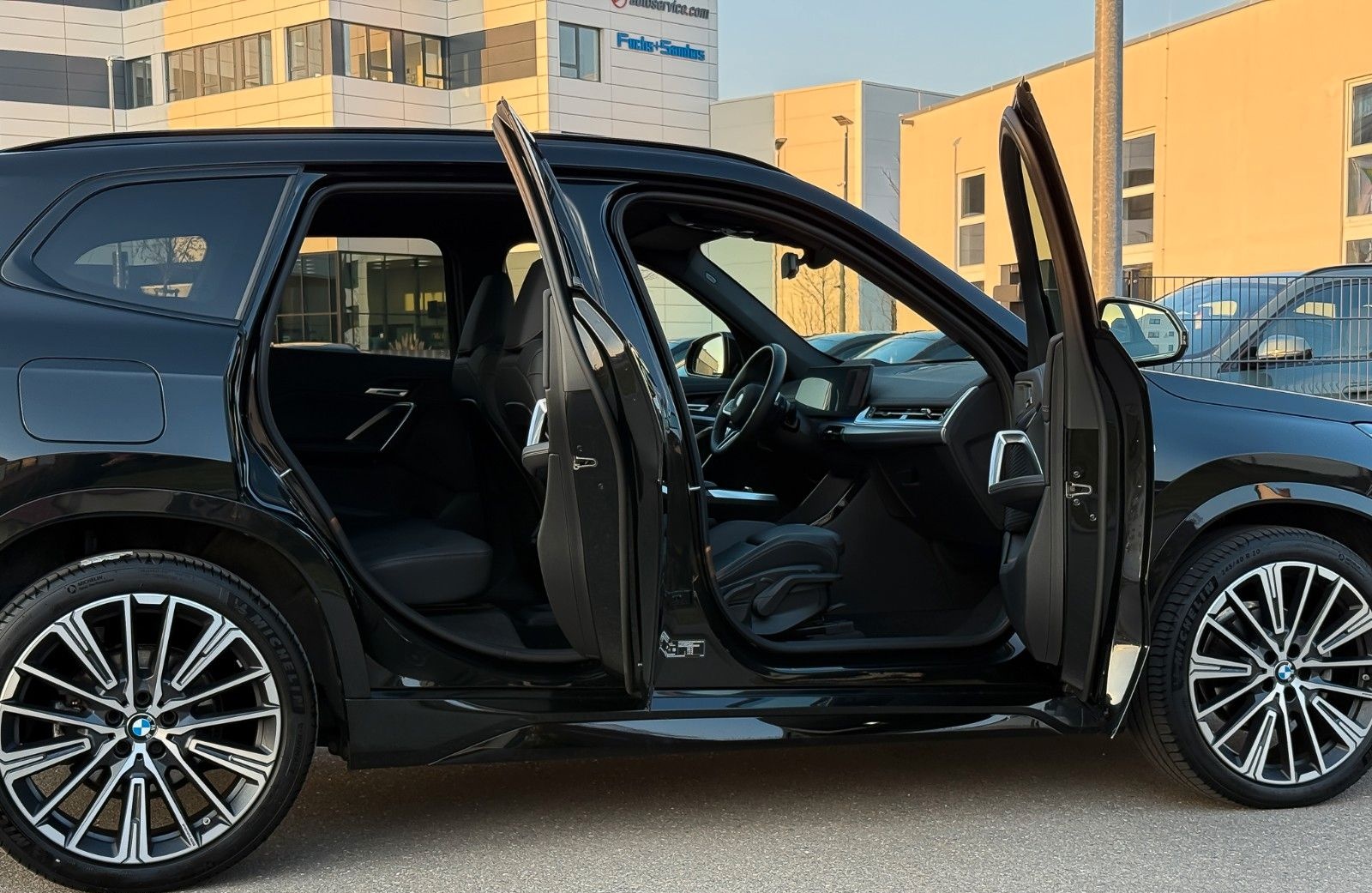 BMW X1 20 d xD M Sport AHK 20" hifi Pano HuD memory foto 9