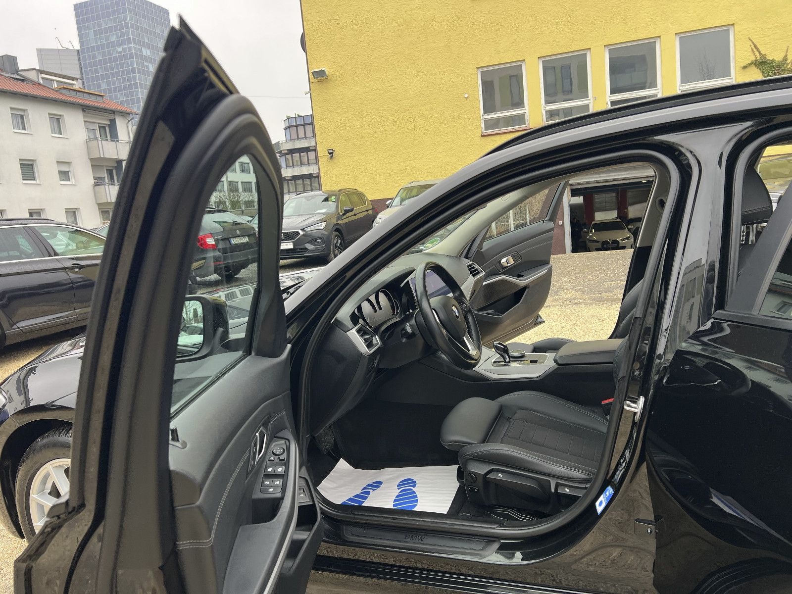 BMW 320 d Touring xDrive Advantage TOTWINKEL+LEDER foto 11