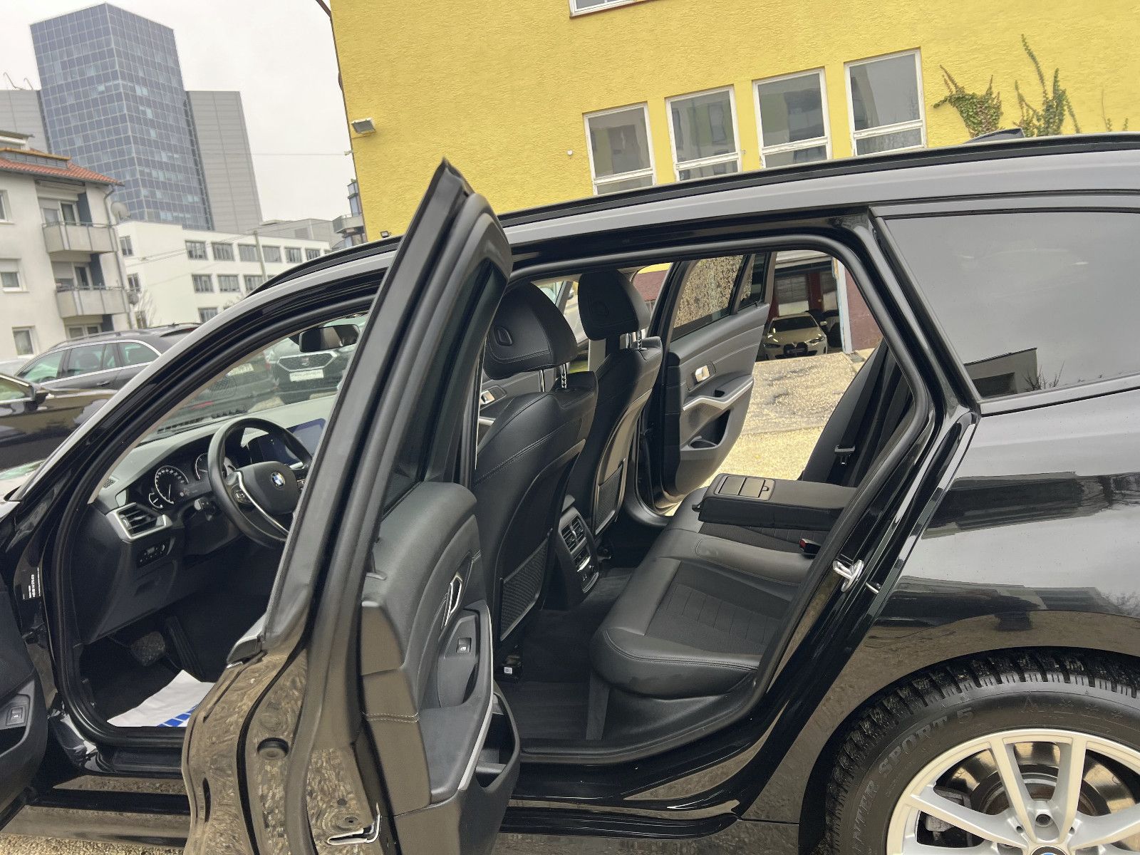 BMW 320 d Touring xDrive Advantage TOTWINKEL+LEDER foto 17