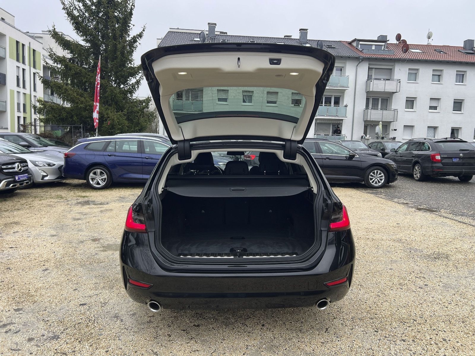 BMW 320 d Touring xDrive Advantage TOTWINKEL+LEDER foto 10