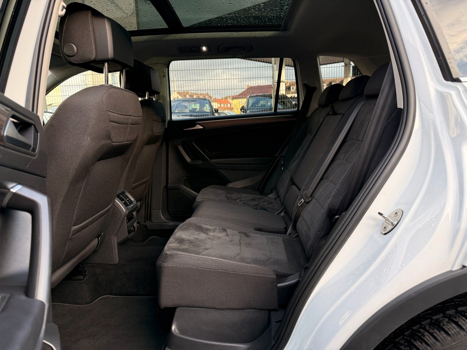 Volkswagen Tiguan 2.0 TDI Allspace Life | Panorama | AHK foto 15