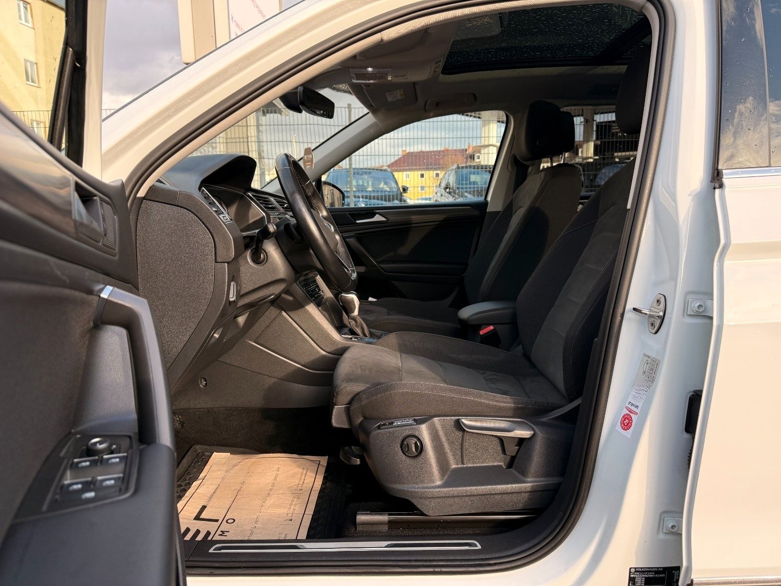 Volkswagen Tiguan 2.0 TDI Allspace Life | Panorama | AHK foto 9