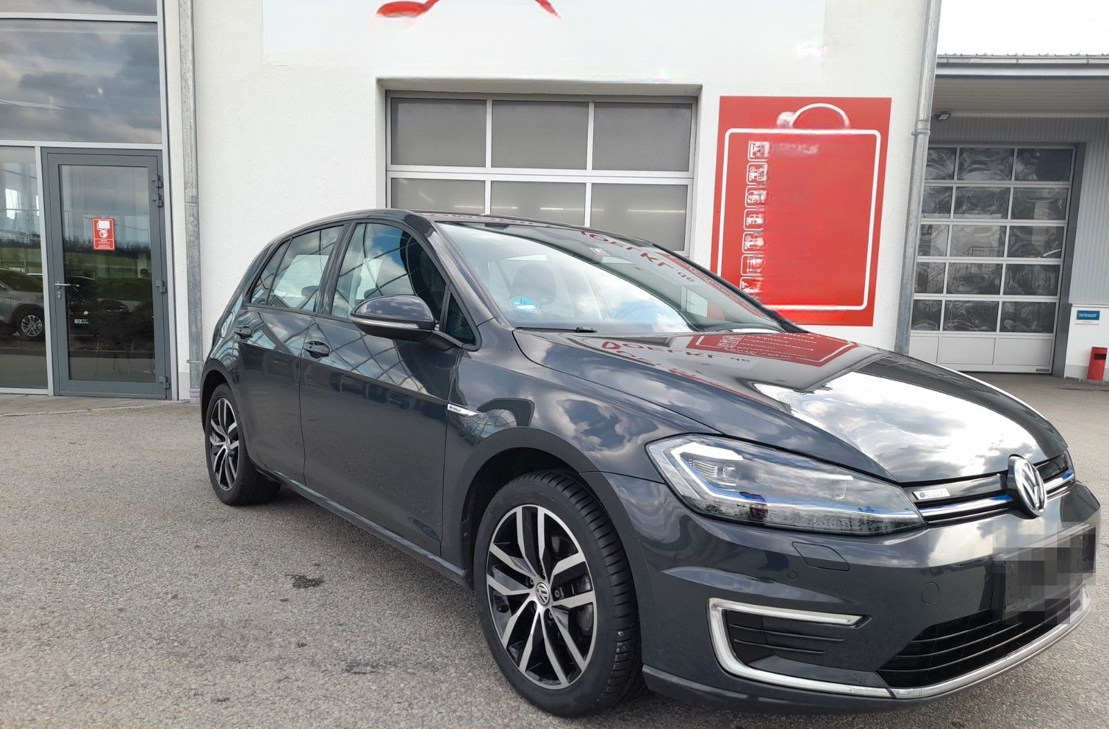 Volkswagen Golf VII Lim. e-Golf LED/NAVI/SHZG/KLIMAAUT foto 1