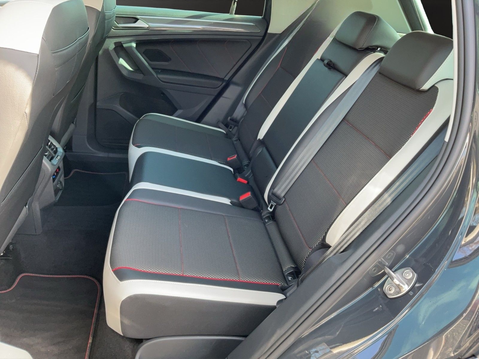 Volkswagen Tiguan 2.0TSI Urban Sport 4M DSG Navi+LED+ACC+Kl foto 14